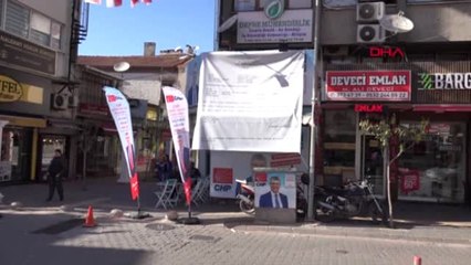 Balıkesir Adli Sicil Kaydını 9 Metrekarelik Afişe Bastırıp, Meydanlara Astı