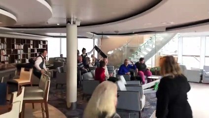 Navire de croisière Viking Sky en panne en pleine tempête (Norvège)