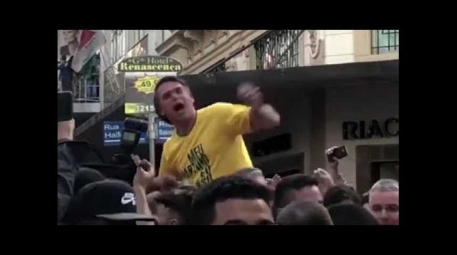 L'attaque de Jair Bolsonaro, poignardé en pleine rue, a été filmée par plusieurs caméras