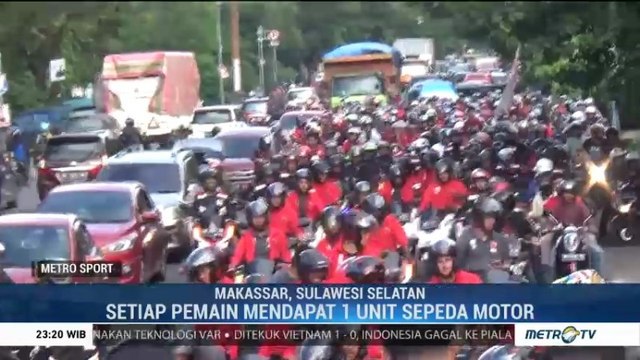 Pemain PSM Makassar Sosialisasikan Berkendara Aman