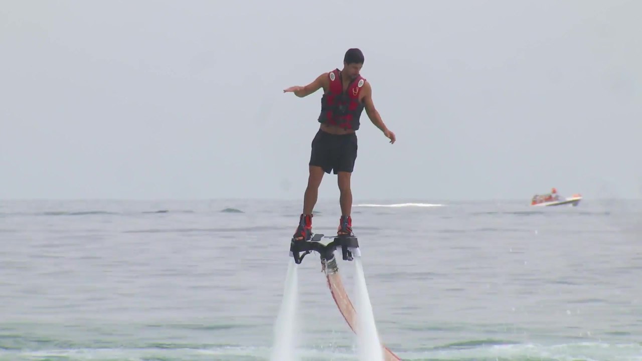 Formula E Willkommen in Sanya - vom Rennauto auf das Flyboard