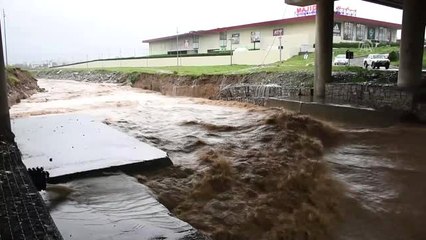 Irak'ta Sel Hayatı Olumsuz Etkiledi