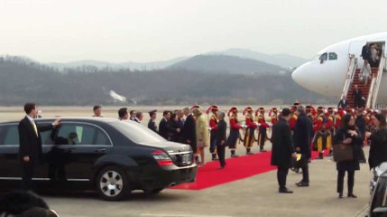 Le couple royal est arrivé à Séoul pour une visite de quatre jours