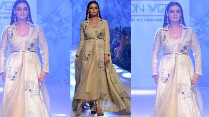 Dia Mirza looks regal in a design by Ancestry at Bombay Times Fashion Week | Boldsky