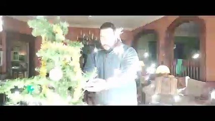 مشهد من فيلم (Shazam!) - بعنوان "A Wizard Made Me Look Like This!"