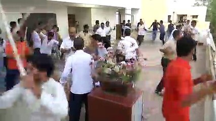 ராஜஸ்தான் சேட்டுகளுடன் ஹோலி கொண்டாடிய செல்லூர் ராஜூ-வீடியோ