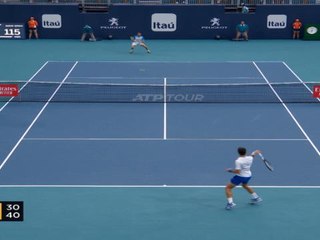 لقطة: تنس: دجوكوفيتش حاول كسر مضربه بعد تألق ديلبونيس