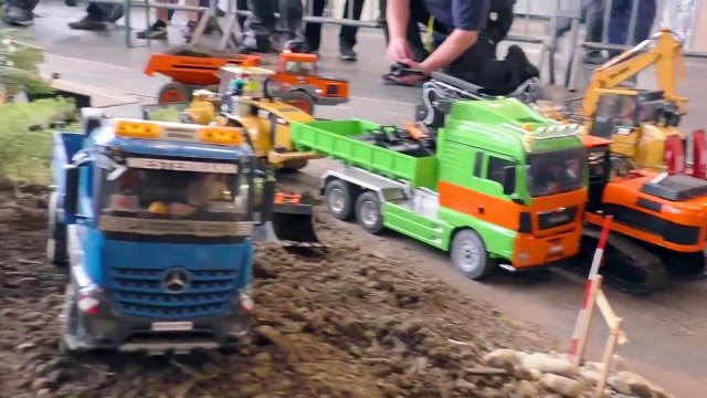 بارد RC الشاحنات والمركبات في العمل! الثقيلة RC آلات العمل في منطقة البناء! رائعة RC