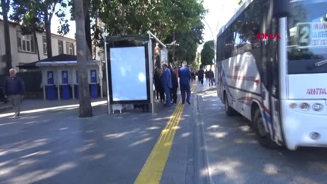 Antalya Öğrenciler Pazarda Tezgah Açıp, 2 Durağa Kitaplık Yaptırdı