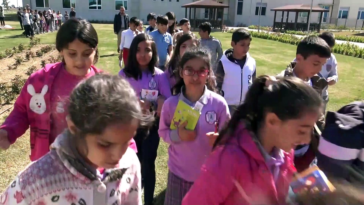 Uçak pistinde kitap okuma etkinliği - AYDIN