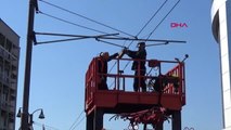Kadıköy'de Kopan Elektrik Teli Tramvay Seferlerini Durdurdu