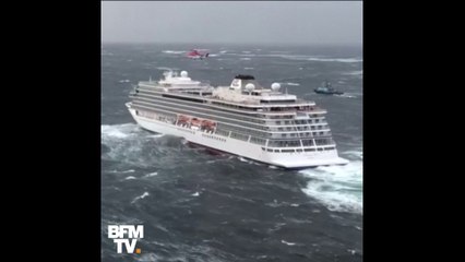 Panique à bord: ce bateau de croisière norvégien est tombé en panne dans une mer déchaînée