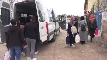 Sivas Üniversiteliler, Köy Okuluna Kitaplık Kazandırdı