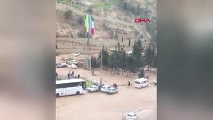 Dha Dış - İran'da Sel 11 Can Aldı... Otomobiller Ana Yolda Sürüklendi