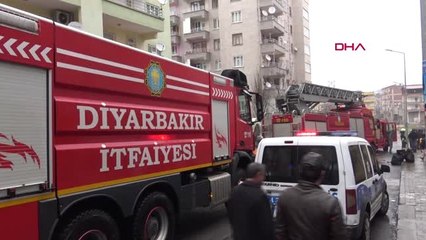 Diyarbakır'da Boya Deposunda Yangın