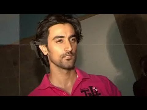 Kunal Kapoor's dating a Bachchan