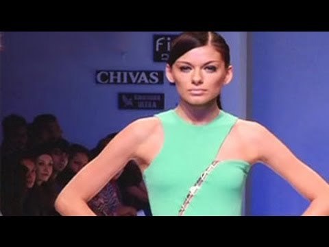 How to get the aqua inspired look