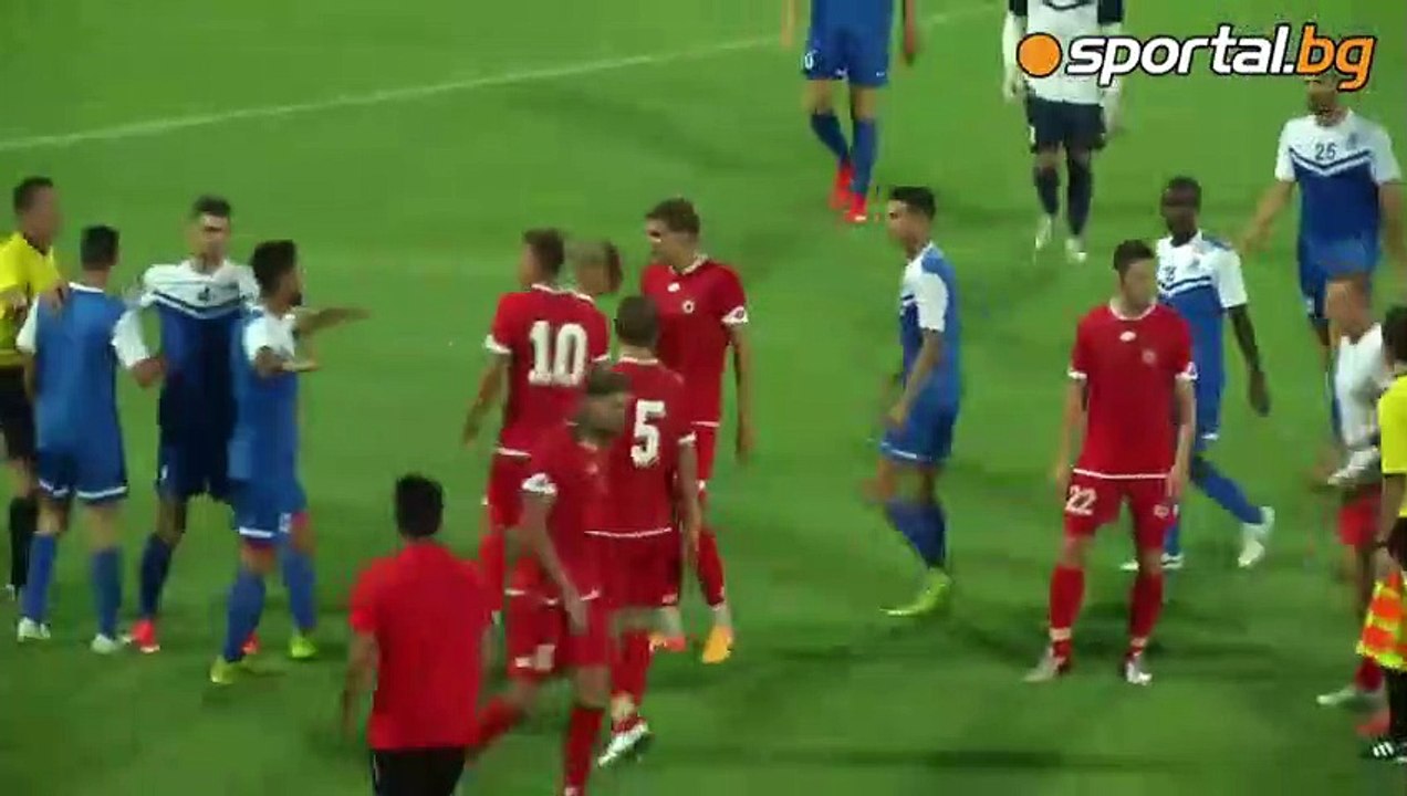 طرد فريق كرة القدم الإسرائيلي من الملعب على يد الجمهور البلغاري
