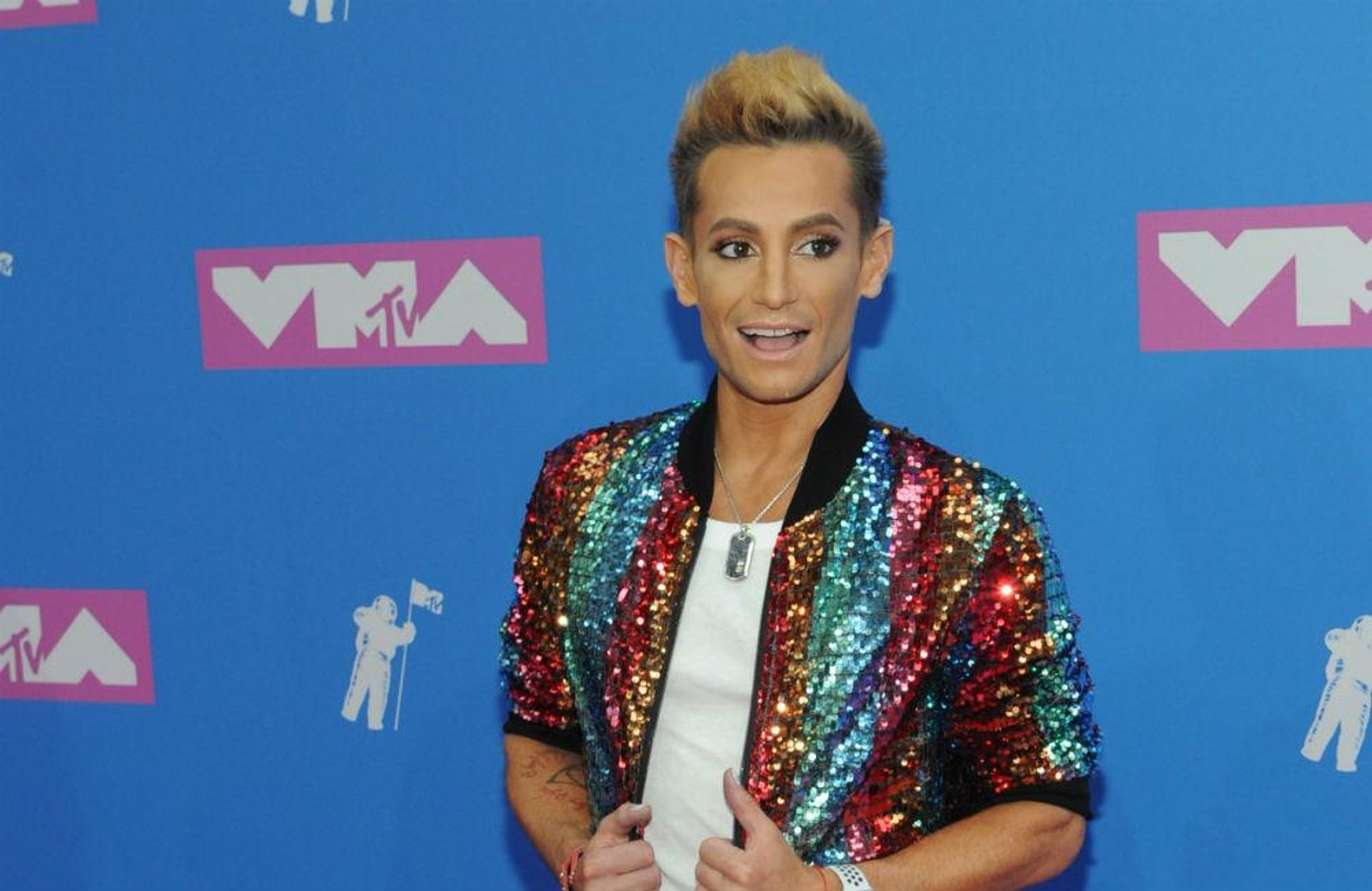 ⁣Frankie Grande asks Ariana Grande for love advice