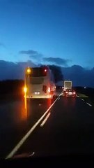 France  un chauffeur de bus inconscient prend des risques pour doubler un camion