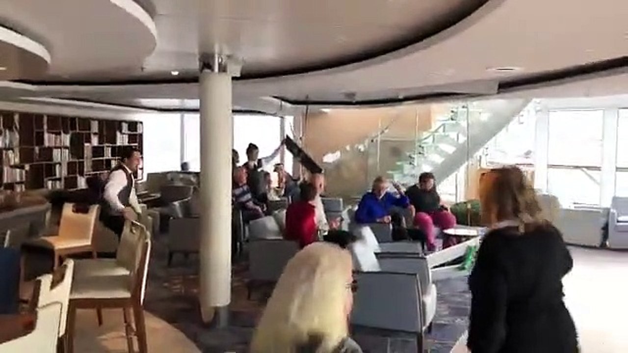 Norvège  le Viking Sky victime dune panne moteur en pleine tempête