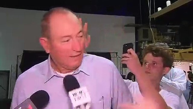 Il éclate un oeuf sur la tête dun sénateur australien