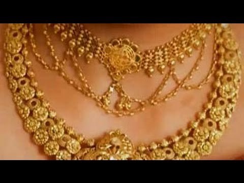 Promo: Sabyasachi blends tradition with modernity