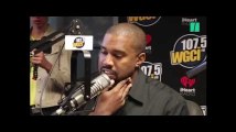 En pleurs, Kanye West présente ses excuses pour ses commentaires sur l'esclavage