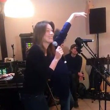 Carla Bruni-Sarkozy fait une déclaration à Alain Souchon qui lui a permis de passer un des meilleurs souvenirs de sa vie - VIDEO