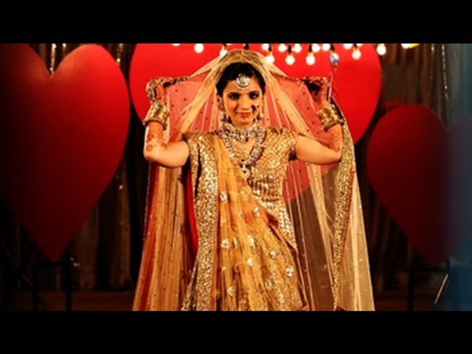 How to carry golden attire on your wedding