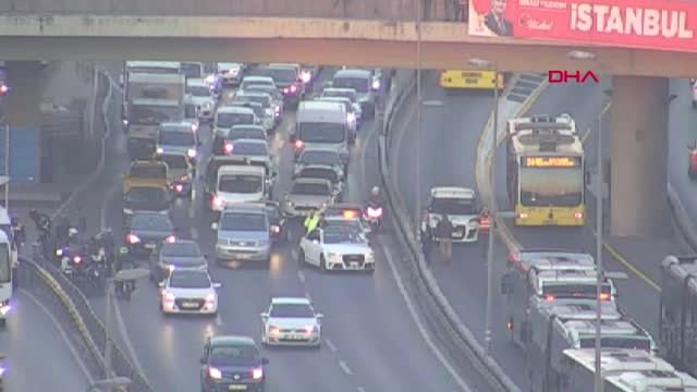 İstanbul- Bakırköy'de Metrobüs Yayaya Çarptı; 2 Yaralı