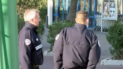 La police et la police scientifique sur le parking de Lidl Chateauneuf.