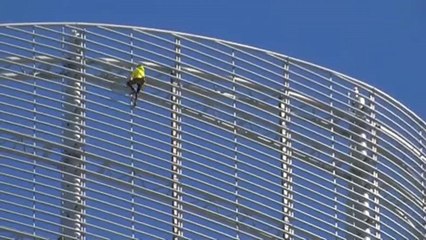 A Notre-Dame felújítására gyűjt a francia pókember