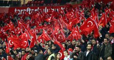 Türkiye-Moldova Maçında Tribünler, Çanakkale Türküsünü Söyledi!