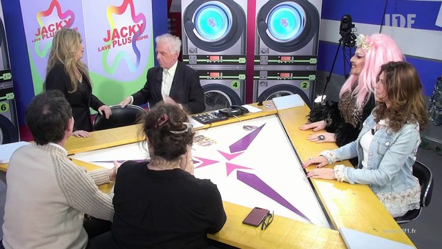 Hélène confirme sa présence ce soir au diner de l'Elysée avec le Président Macron qui reçoit le Président chinois Xi Jinping