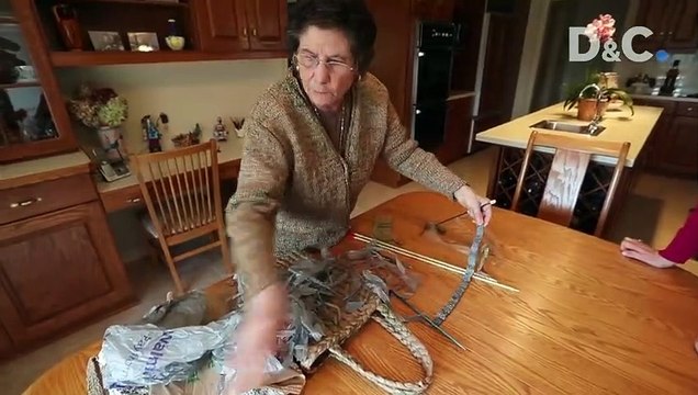 Avec 300 sacs en plastique Wegman, cette femme confectionne une tenue complète