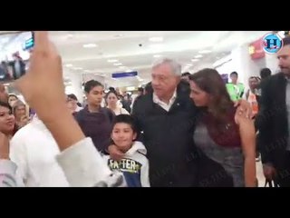 López Obrador logró bajar del avión, luego de la lluvia