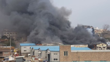 고양시 공장서 큰불...가스 충전소로 번질 뻔 / YTN