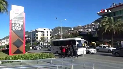 Alanya’da operasyonda gözaltına alınan 17 torbacı adliyede