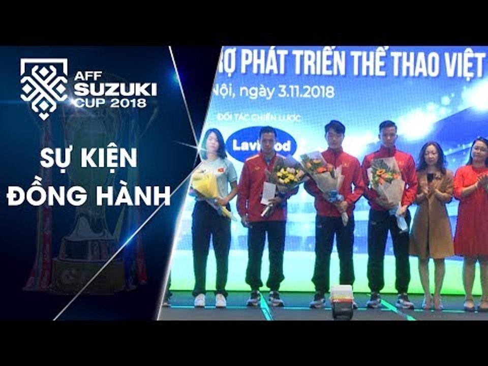 Hình ảnh HLV Park Hang-seo cùng các học trò tham dự sự kiện ý nghĩa vào tối 03/11/2018 | VFF Channel