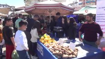 Antalya'da Öğrenciler Pazarda Tezgah Açarak, 2 Durağa Kitaplık Yaptırdı