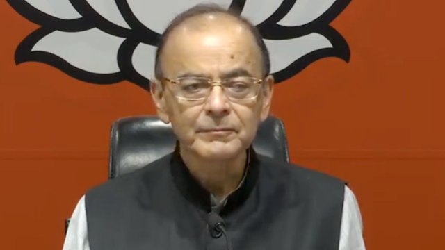 Arun Jaitley का Rahul Gandhi के Minimum Income Guarantee Scheme पर करारा वार | वनइंडिया हिंदी