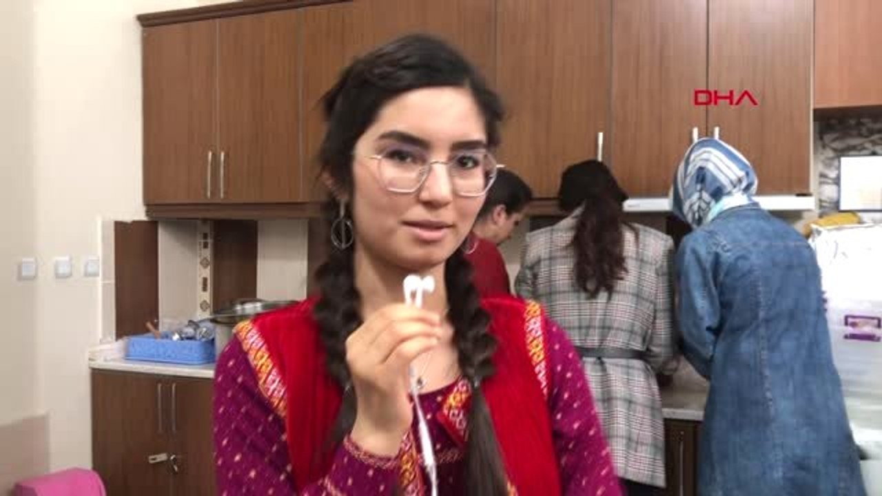 Kars Türkmen Öğrenciler Engelliler İçin Yemek Pişirdi
