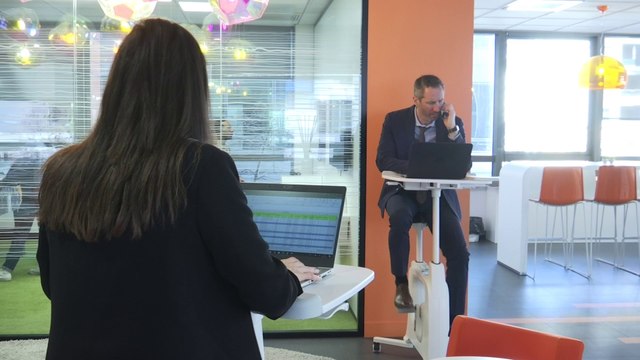 Faire du sport tout en travaillant, c’est possible... Cette entreprise mis en place des vélos-bureaux pour ses salariés