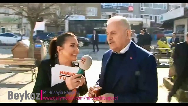 Binali Yıldırım Beykoz'da sokak ziyareti yaptı, sokak köpeğine mama verip sevdi