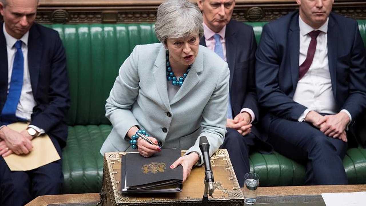 Parlamento britânico assume controlo do Brexit