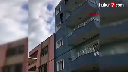 Canını hiçe sayarak eşya taşıma anı, sosyal medyada paylaşıldı - Video 7