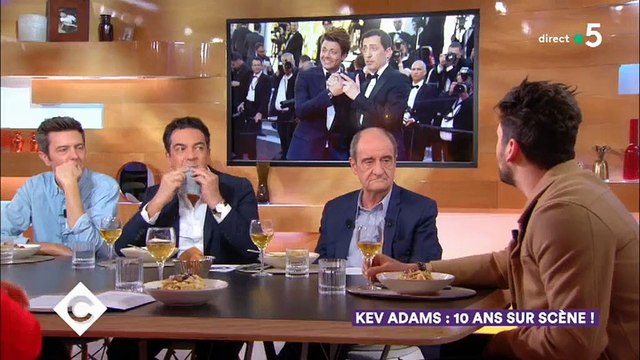Kev Adams monte au créneau une nouvelle fois pour défendre Gad Elmaleh : S'il est le numéro 1 après 25ans, c'est pas pour rien !