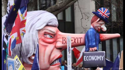 Brexit : Theresa May mise au divorce forcé