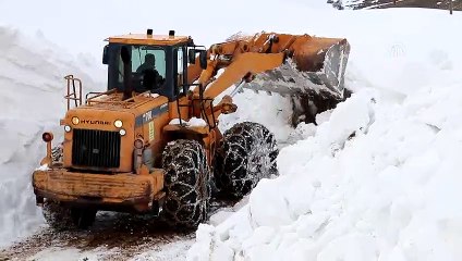 Gümüşhane'de seçim için köy yolları açılıyor